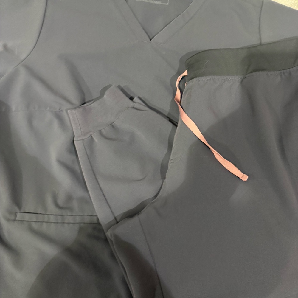 Women's V-Neck Scrub Top and Drawstring Pants - Slate Gray with Pink Accent